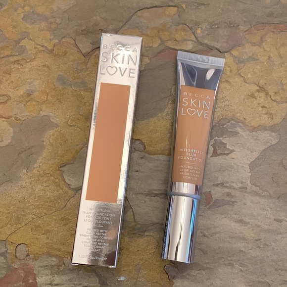 Other - Becca Skin Love Weightless Blur Foundation Driftwood